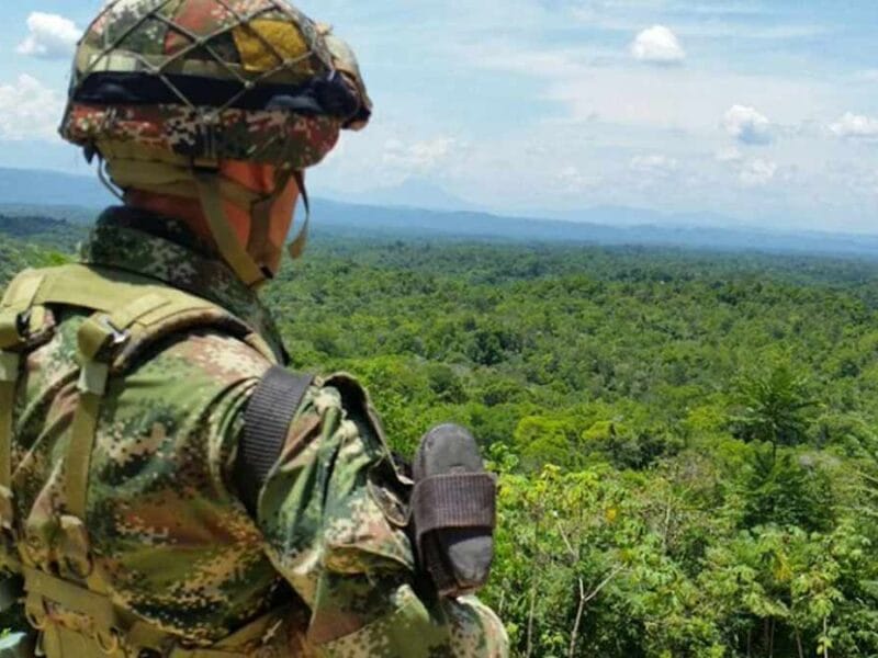en putumayo un soldado mato a dos militares e hirio a dos mas y huyo con un fusil hq270220245