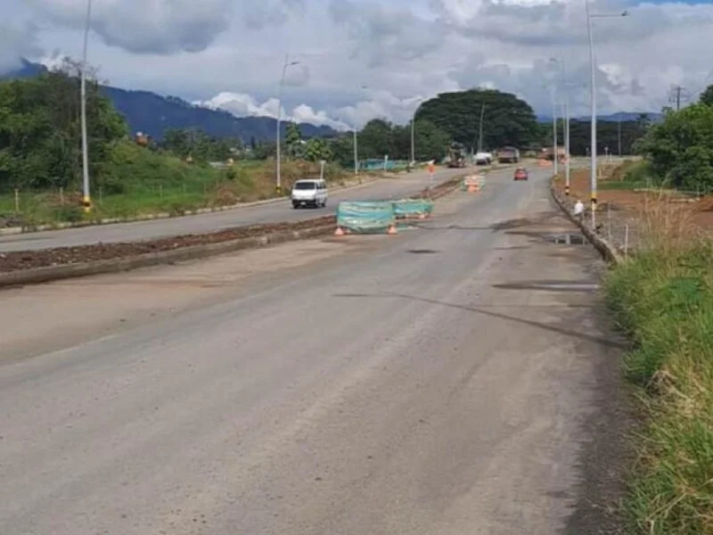 lo que faltaba la avenida de los colibries una obra de 52 mil millones esta abandonada por los contratistas ccol