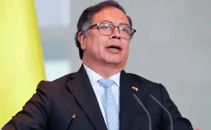 presidente petro promulga ley que transforma la fuerza aerea colombiana peto1