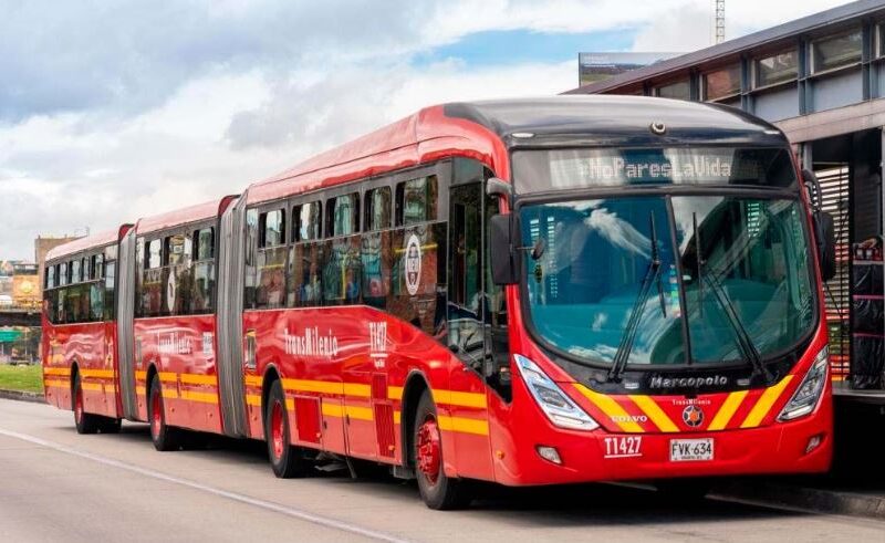 tragica muerte de una mujer conmociona a los usuarios de transmilenio miln