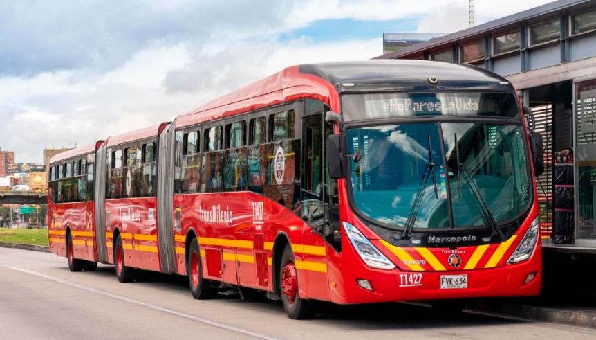 tragica muerte de una mujer conmociona a los usuarios de transmilenio miln