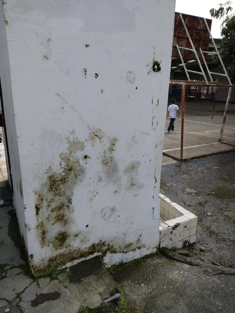 colegio antonio jose de sucre con problemas sanitarios y estructurales que ponen en riesgo la salud image 1
