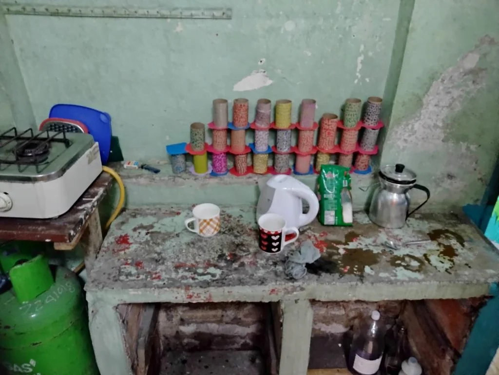 colegios con techos paredes pisos y alcantarillas destruidas y condiciones sanitarias peligrosas image 10