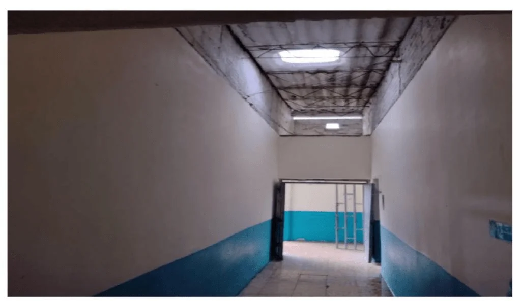 colegios con techos paredes pisos y alcantarillas destruidas y condiciones sanitarias peligrosas image 7