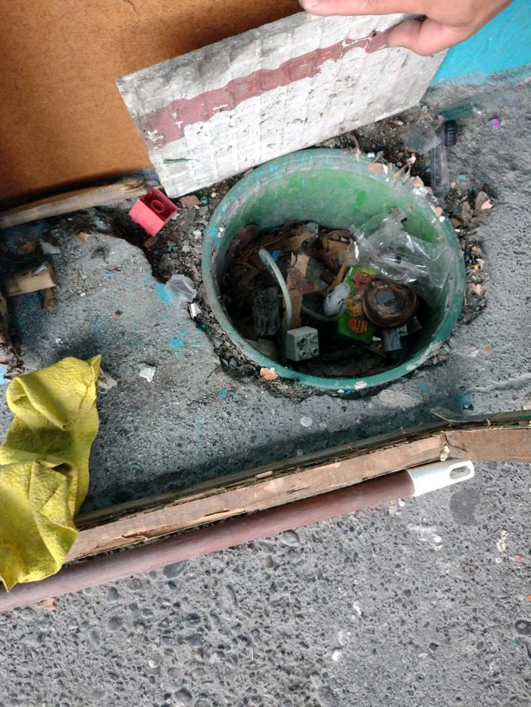 colegios con techos paredes pisos y alcantarillas destruidas y condiciones sanitarias peligrosas image 9