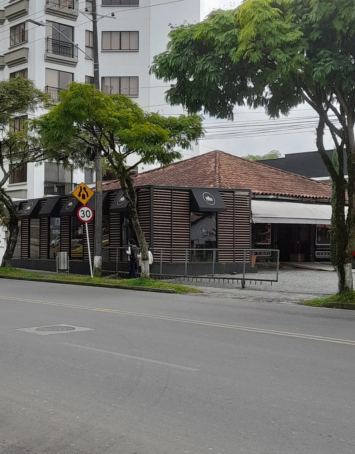 Hace seis meses notificaron al inspector Sebastián Ramírez que el restaurante Piura construyó sin licencia y aún no actúa 4 hace seis meses notificaron al inspector sebastian ramirez que el restaurante piura construyo sin licencia y aun no actua image