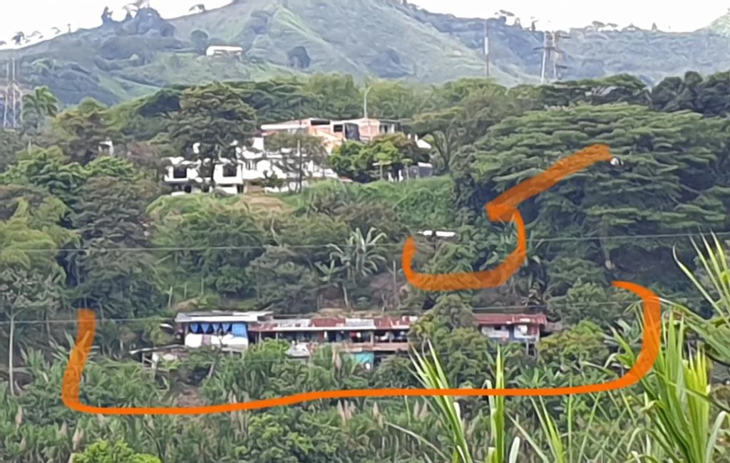 Invasores construyen casas sobre ladera del río en el Campestre 3 invasores construyen casas sobre ladera del rio en el campestre image 2