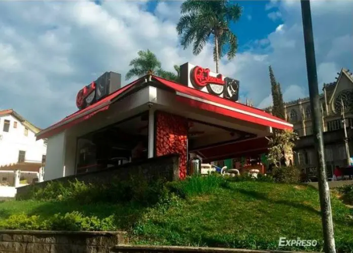 sobre cafe journal y las investigaciones de el expreso