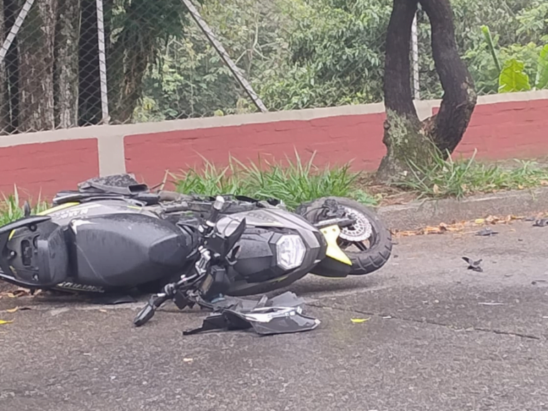 camioneta de alta gama arrollo a estudiante de la escuela normal superior y se dio a la fuga web 99