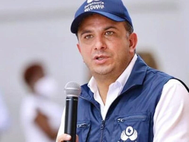 Renuncia el Defensor del Pueblo Carlos Ernesto Camargo Assis