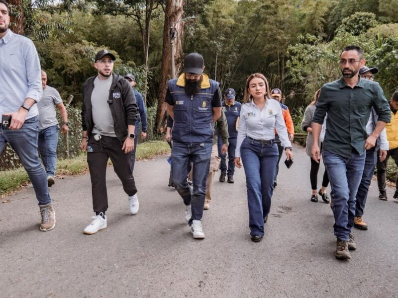 carlos carrillo director de la ungrd visito el barrio la trinidad y el predio de reasentamiento copia de web 1