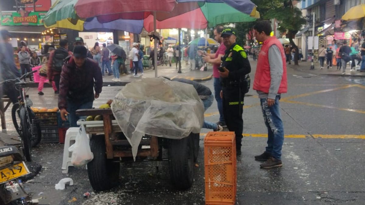 operativos a vendedores ambulantes de alimentos demuestran que estan cumpliendo los protocolos de salubridad copia de web