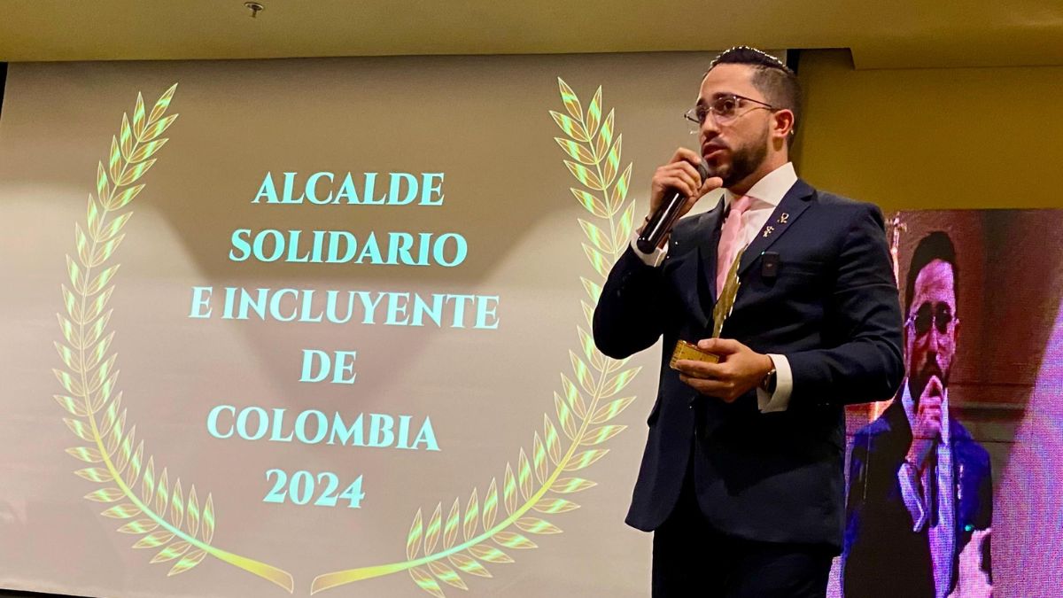 paulo gomez es premiado por ser el alcalde mas solidario e incluyente de colombia copia de web 21