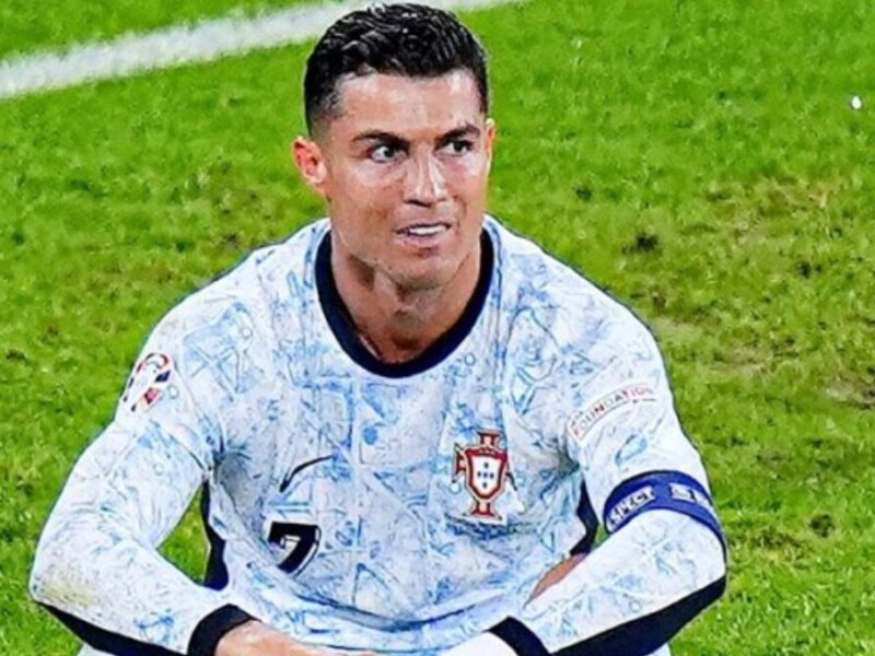 un hincha salto a la cancha y casi golpea a cristiano ronaldo en la eurocopa un hincha salto a la cancha y casi golpea a cristiano ronaldo en la eurocopa web 2024 06 27t095013.805