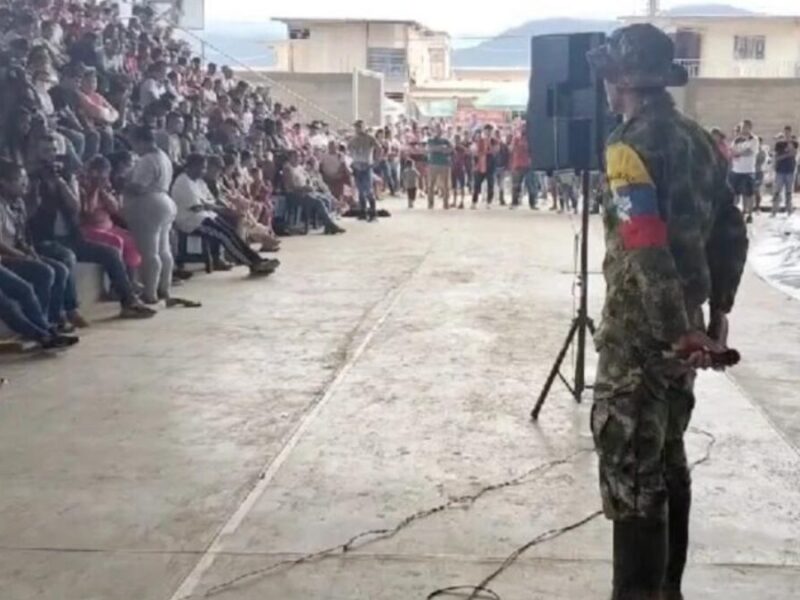 Alias ‘Giovanni’ pide un minuto de silencio por niño fallecido en ataque con dron en Cauca y culpa al Ejército