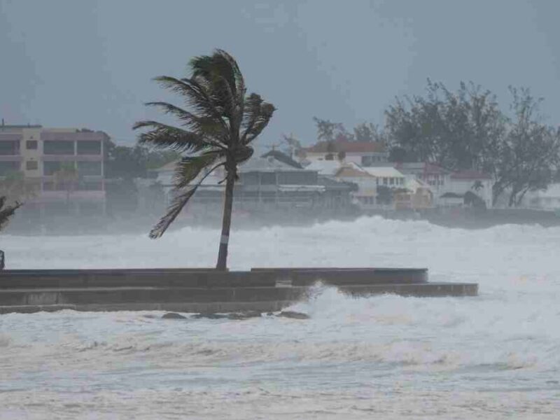 El huracán Beryl escaló a la categoría 5 y se dirige hacia Jamaica