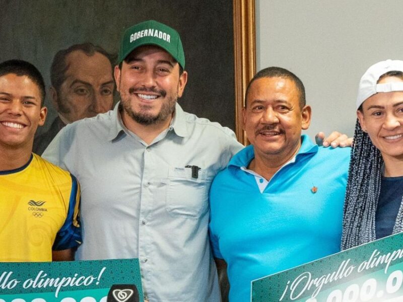 gobernador de risaralda juan diego patino entrego incentivos economicos para deportistas olimpicos copia de web 2024 08 15t160616.663