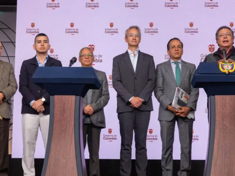 gustavo petro y la banca colombiana sellan un acuerdo de 55 billones de pesos para reactivar la economia gustavo petro y la banca colombiana sellan un acuerdo de 55 billones de pesos para reactivar la