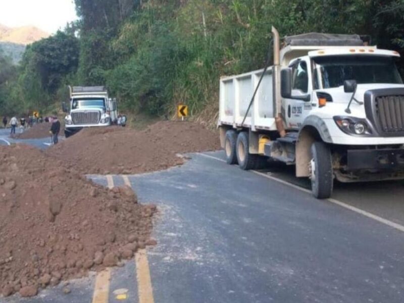 nuevo bloqueo en la via panamericana un golpe devastador para la economia del suroccidente colombiano nuevo bloqueo en la via panamericana un golpe devastador para la economia del suroccidente colombi