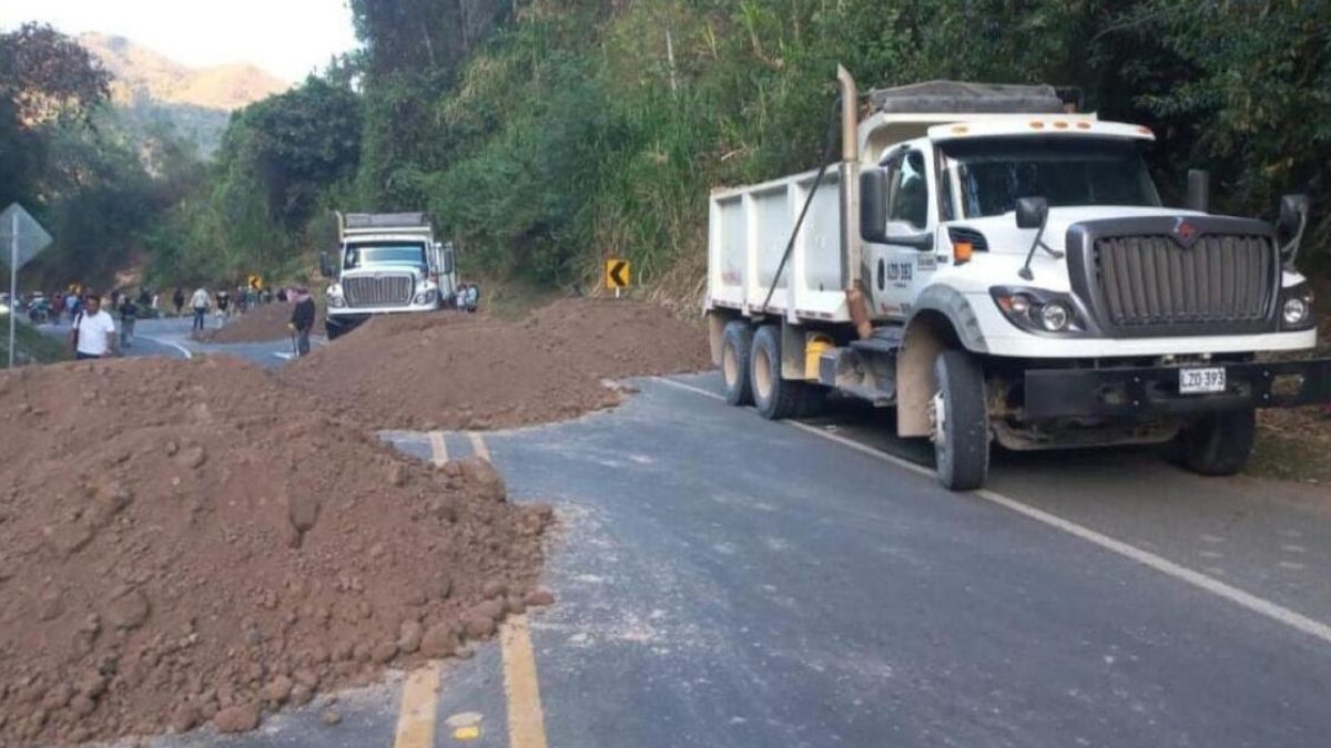 nuevo bloqueo en la via panamericana un golpe devastador para la economia del suroccidente colombiano nuevo bloqueo en la via panamericana un golpe devastador para la economia del suroccidente colombi