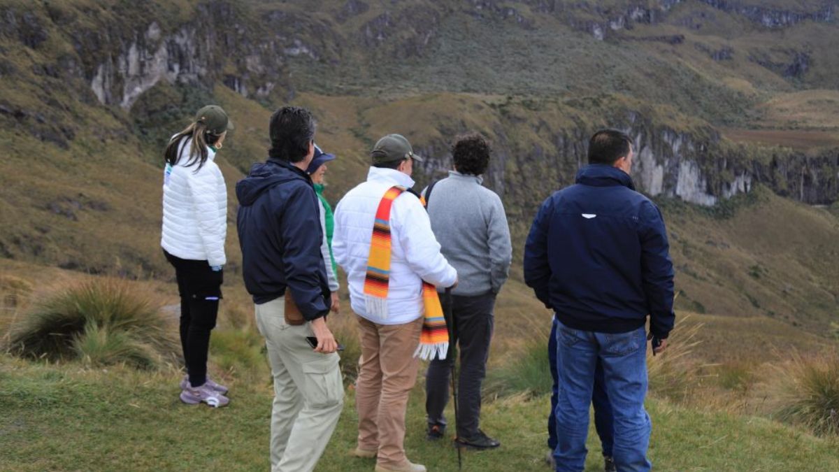 diversas autoridades nacionales e internacionales se reunieron en los andes centrales para fortalecer la conservacion del parque nacional natural los nevados copia de web 2024 09 02t213727.676