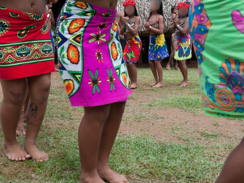 Integrantes del Clan del Golfo estarían obligando a jóvenes emberá a bailar para sus hombres