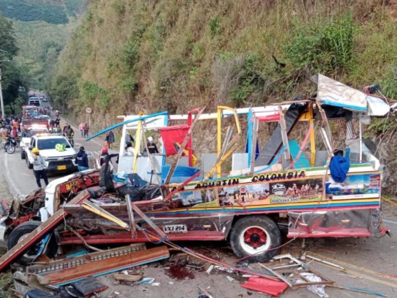 tragedia en huila siete fallecidos y treintaitres heridos en accidente de bus escalera tragedia en huila siete fallecidos y treintaitres heridos en accidente de bus escalera web 2024 09 02t163906.733