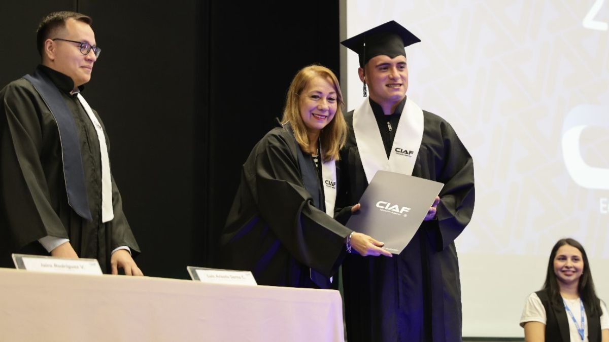 16 jovenes de risaralda profesional se graduaron como tecnologos en desarrollo de software copia de web 64