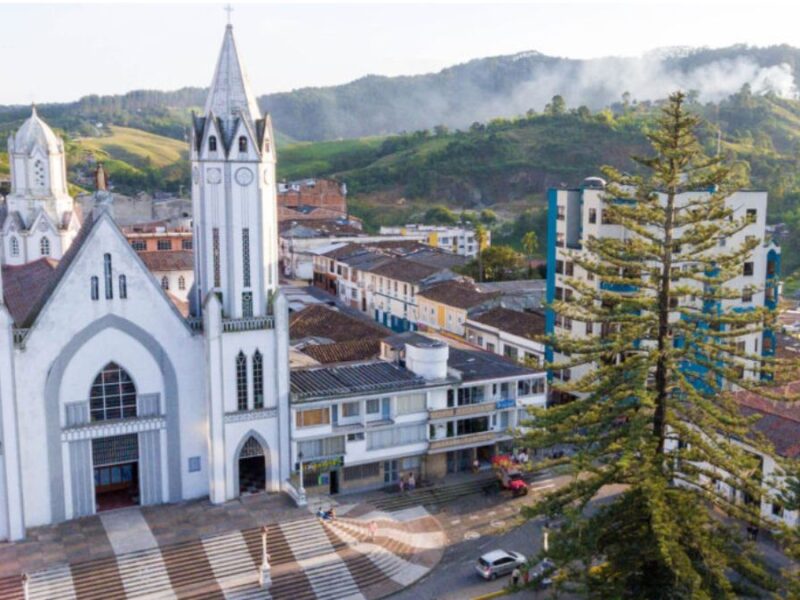 Inversión de $1.000 millones fortalecerá obras comunitarias en Santa Rosa de Cabal 2 Inversión de $1.000 millones fortalecerá obras comunitarias en Santa Rosa de Cabal
