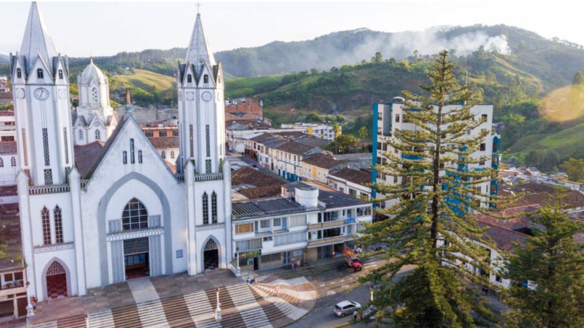 inversion de 1 000 millones fortalecera obras comunitarias en santa rosa de cabal copia de web 18