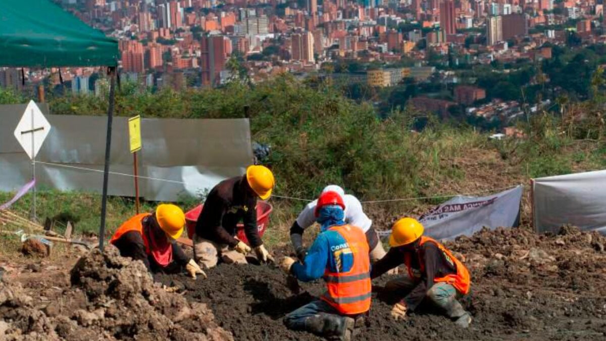 primeros hallazgos de cuerpos en la escombrera de la comuna 13 de medellin primeros hallazgos de cuerpos en la escombrera de la comuna 13 de medellin web 2024 12 19t102159.851