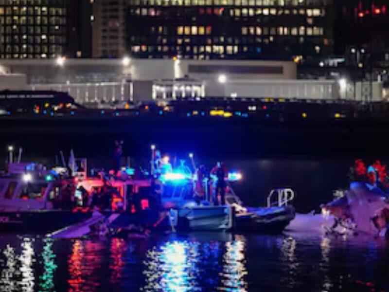 tragedia en washington avion comercial y helicoptero militar chocan y caen al rio potomac tragedia en washington avion comercial y helicoptero militar chocan y caen al rio potomac web 2025 01 30t10403