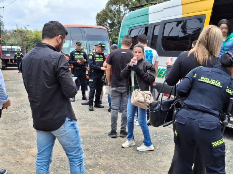 alcaldia de pereira en articulacion con la policia realiza operativos con puestos de control a transporte publico copia de web 2025 03 14t102422.637