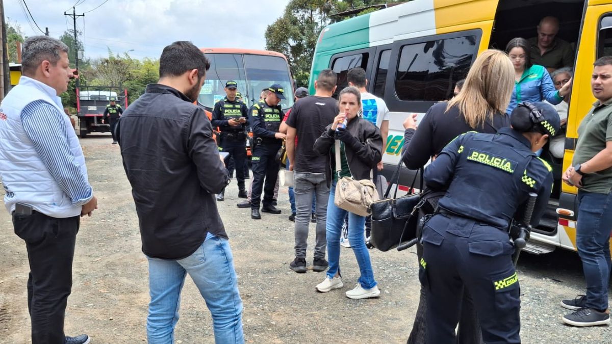 alcaldia de pereira en articulacion con la policia realiza operativos con puestos de control a transporte publico copia de web 2025 03 14t102422.637