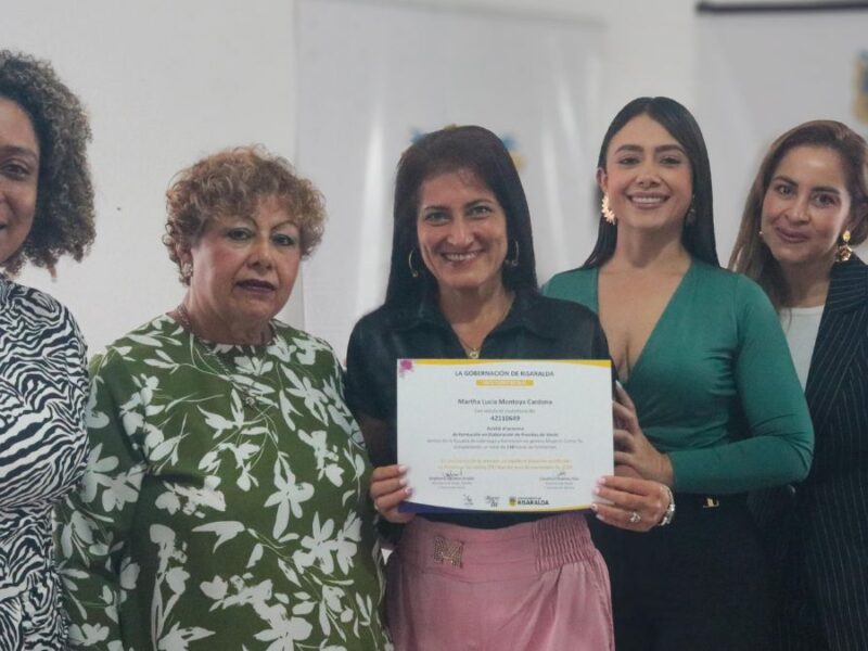 Gobernación de Risaralda gradúa a 35 mujeres en confección a través de la Escuela de Liderazgo ‘Mujeres como Tú’ 30 gobernacion graduo en confeccion a 35 integrantes de la escuela de liderazgo mujeres como tu copia de web 2025 03 19t183754.196