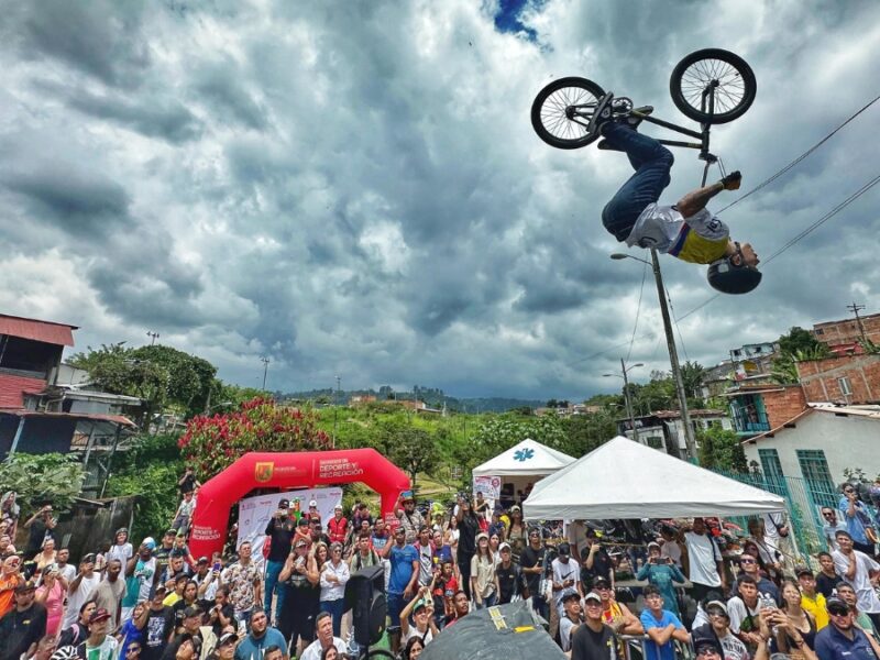 los deportistas nacionales de downhill urbano volaron en villa santana copia de web 2025 04 07t152432.174