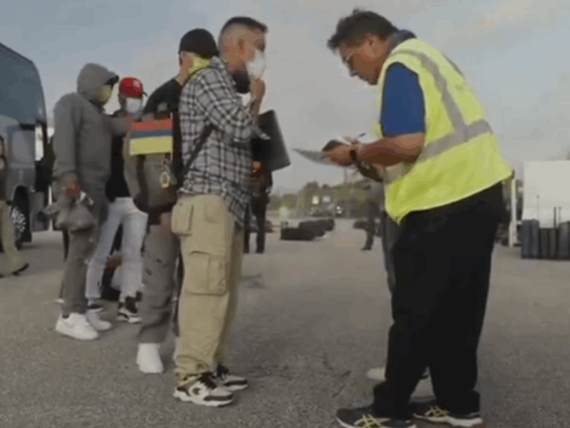 Colombia recibe a los primeros autodeportados desde EE.UU.