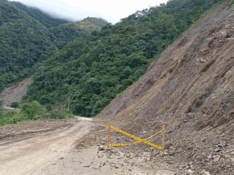 Deslizamientos bloquean la vía Panamericana entre Risaralda y Chocó: alerta por lluvias persistentes