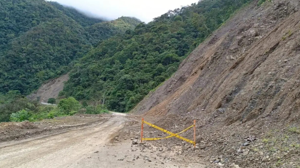 deslizamientos bloquean la via panamericana entre risaralda y choco alerta por lluvias persistentes web 55
