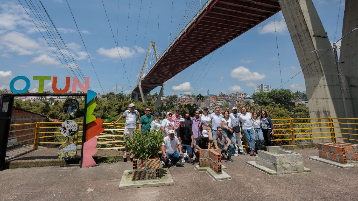 ministerio de comercio industria turismo y autoridades locales avanzan en consolidar el barrio otun como destino de paz copia de web 2025 05 14t163430.835