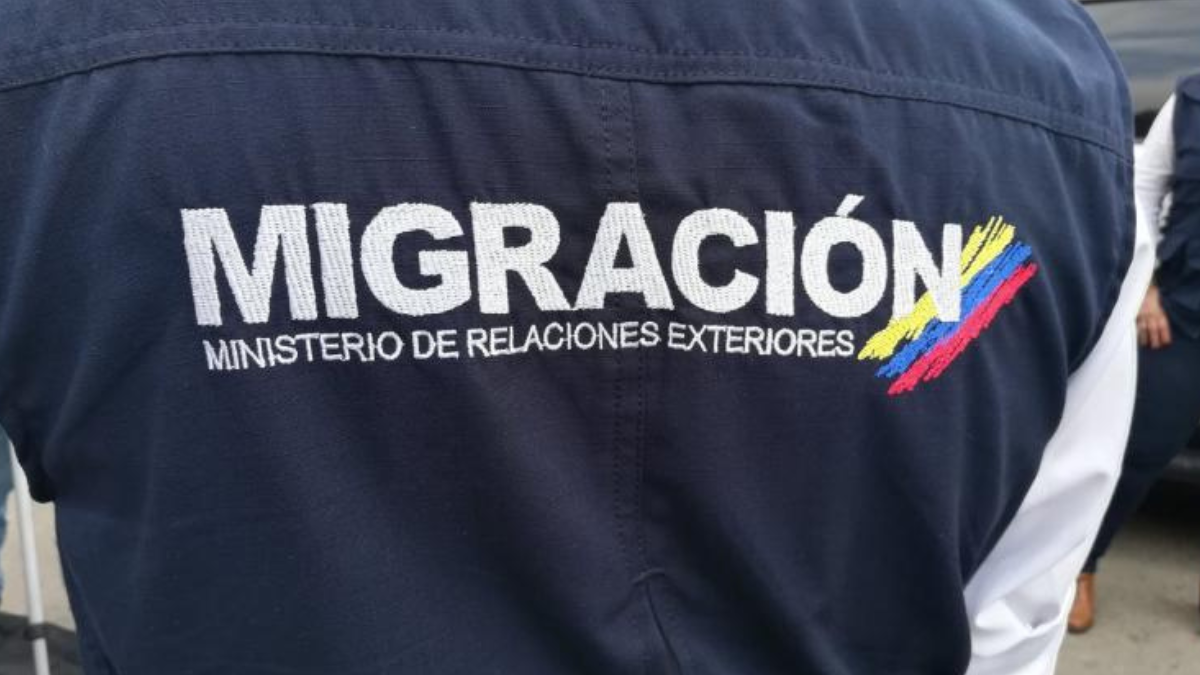 retrasos en aeropuertos internacionales de colombia por plan tortuga de migracion viajeros deben anticipar su llegada web 2025 05 09t105146.854