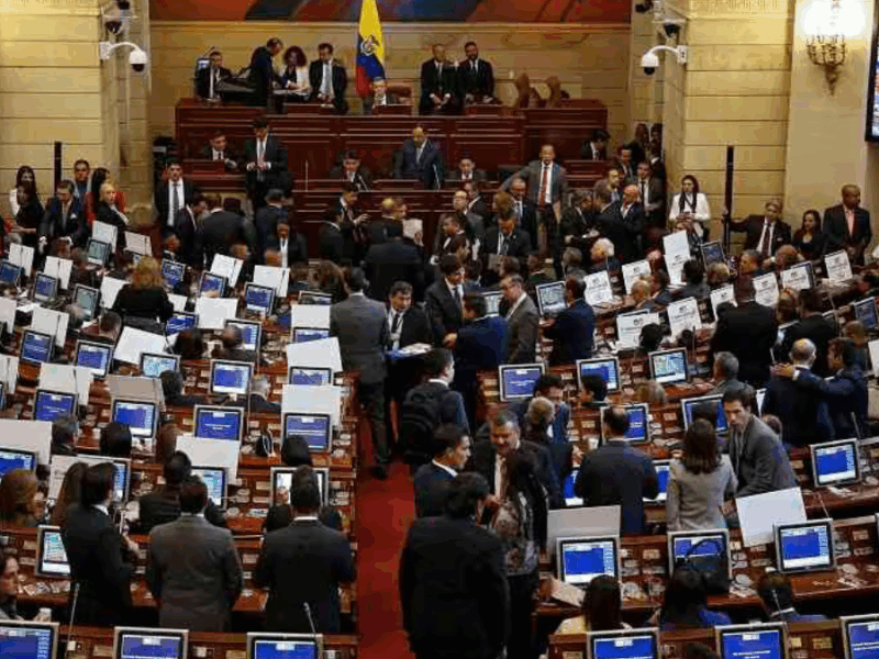 Salario de congresistas sube a $52 millones de pesos