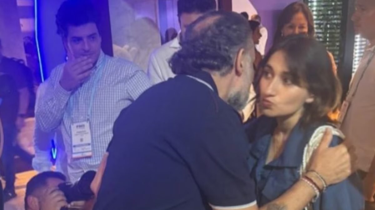 armando benedetti y laura sarabia se reconcilian publicamente en la convencion bancaria web 16