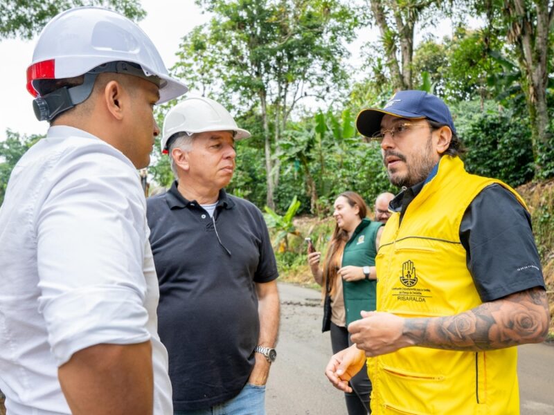 Gobernador de Risaralda Juan Diego Patiño lidera atención de emergencia en Belén de Umbría
