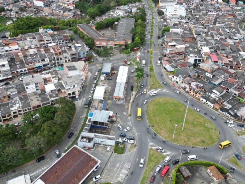 Familias contribuyen al desarrollo vial al vender sus predios para la construcción de la Intersección Corales