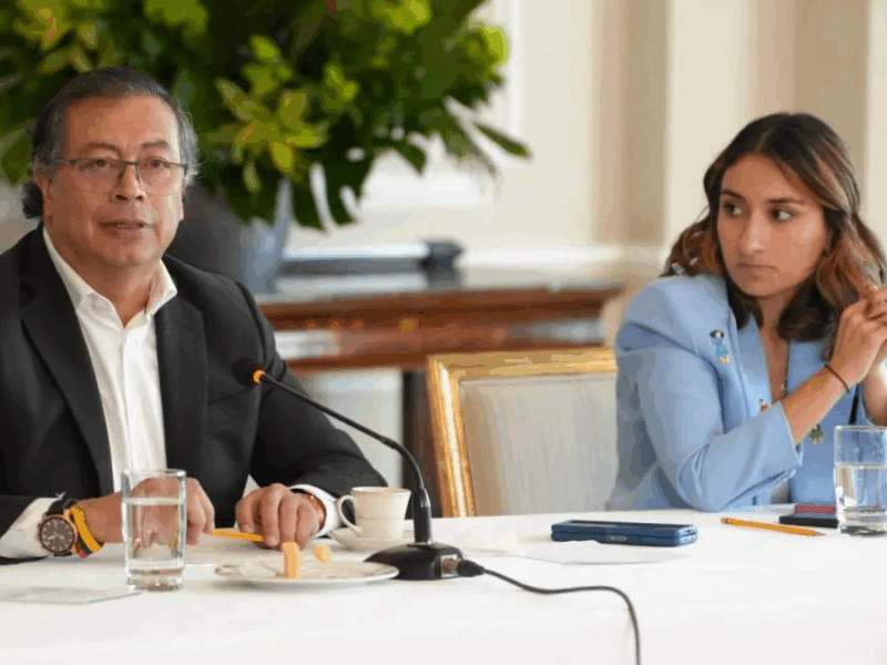 no va a seguir thomas greg sons petro desautoriza a laura sarabia por pasaportes en colombia web 79