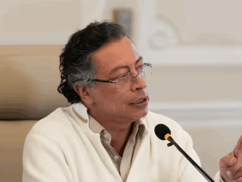 Petro elimina requisitos para embajadores: una decisión que rompe su promesa electoral
