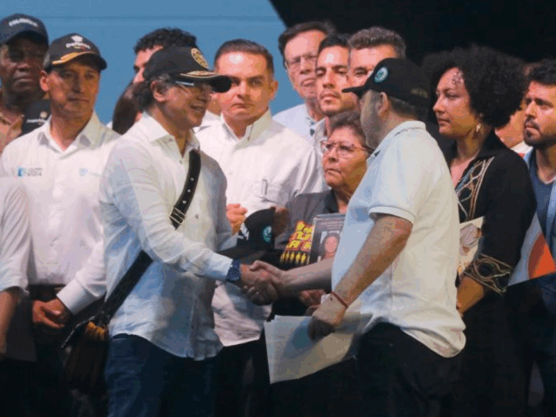 polemica por presencia de jefes de bandas criminales en evento de petro en medellin pidieron marco juridico al presidente web 74