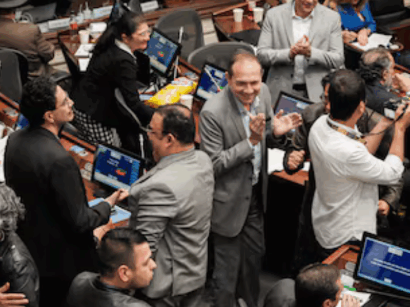 Senado aprueba reforma laboral con todas las exigencias de Petro