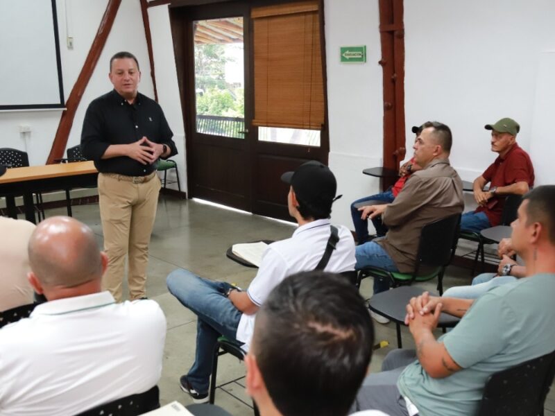 el director julio cesar gomez llama la atencion a los infractores ambientales copia de web 2025 07 09t183912.991